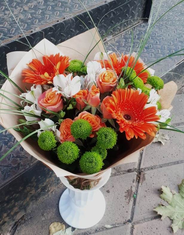 Букет цветов из: Герберы, Хризантемы, Альстромерии и Розы в Макарове