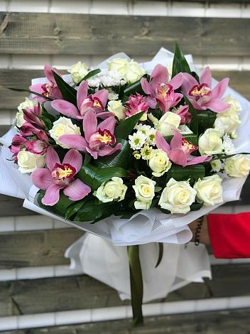 Букет цветов из: Розы и Хризантемы в Макарове