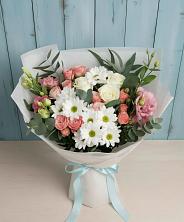 Букет цветов из:  Розы, Лизиантусы и Хризантемы в Макарове