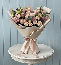 Букет цветов из:  Розы и Лизиантусы в Макарове