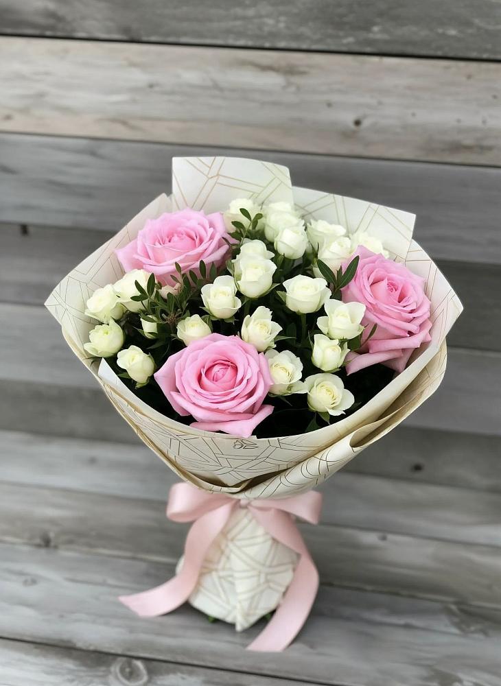 Букет цветов из: Розы в Макарове