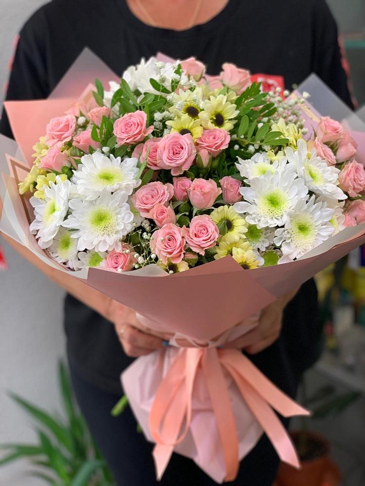 Букет цветов из: Розы и Хризантемы в Макарове