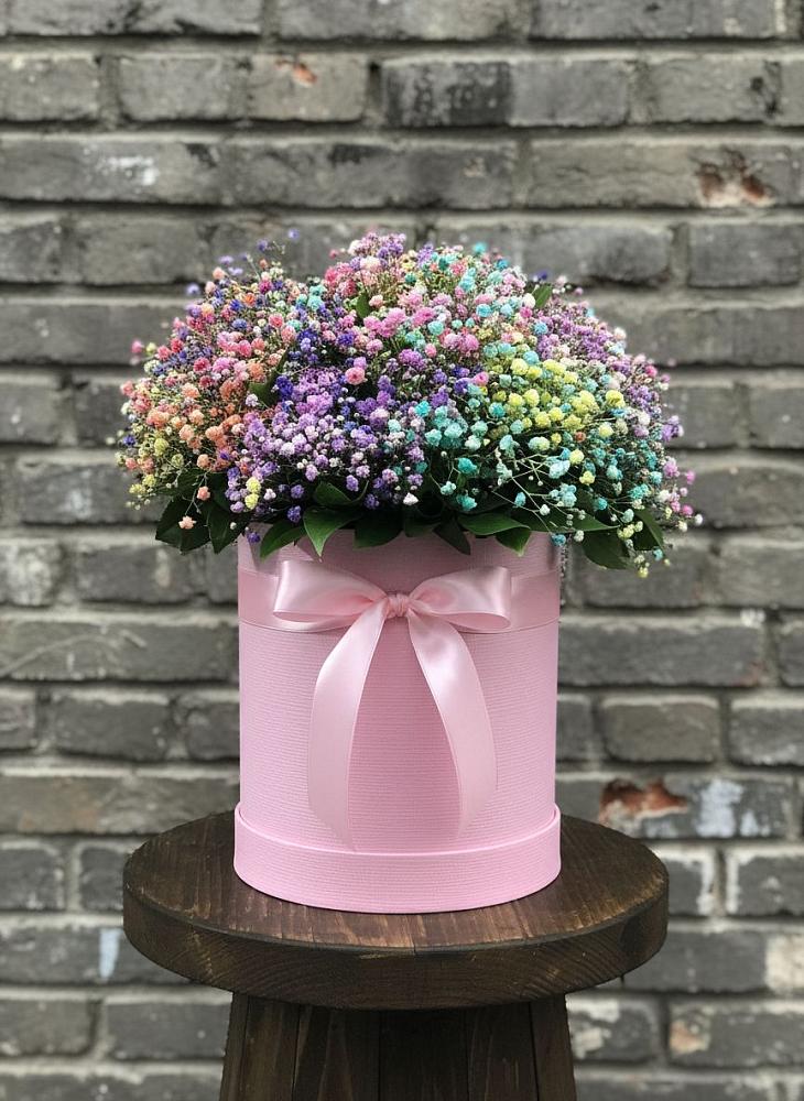 Цветочная композиция из Гипсофила и Розы в шляпной коробке в Макарове