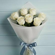 Букет 7 Белых роз Эдлесс Лав в Макарове