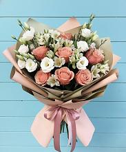 Букет цветов из:  Розы, Альстромерии и Лизиантусы в Макарове