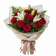 Букет цветов из:  Лилии и Розы в Макарове