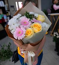 Букет цветов из:  Герберы, Розы и Хризантемы в Макарове