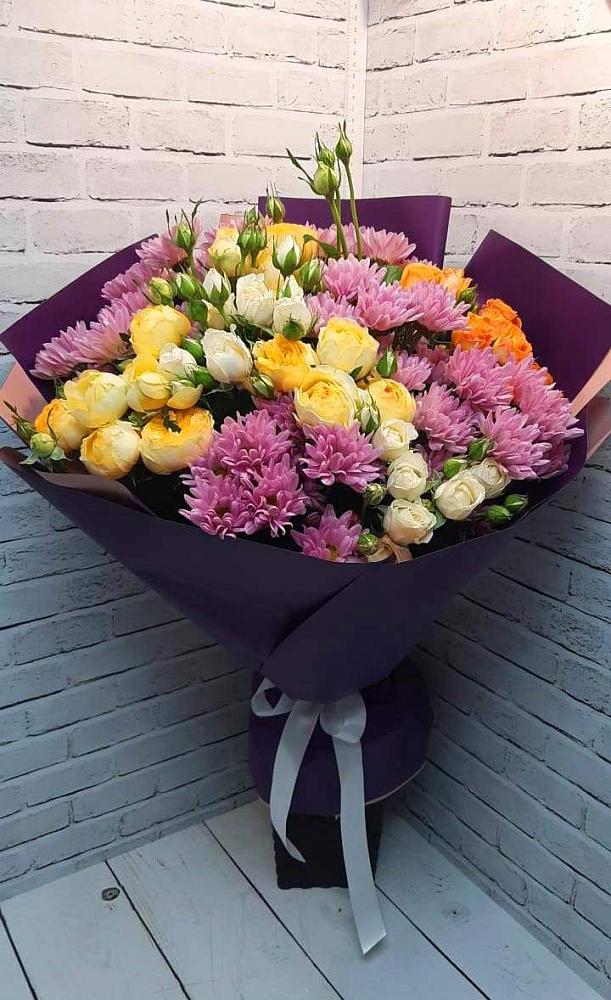Букет цветов из: Хризантемы и Розы в Макарове
