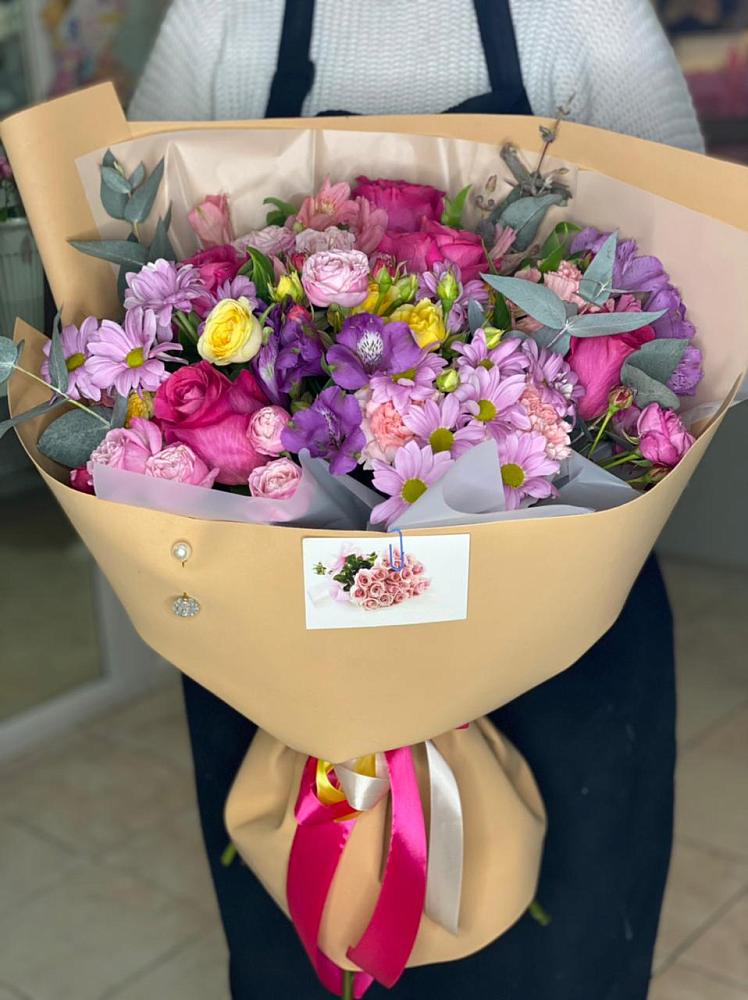 Букет цветов из: Хризантемы, Гвоздики и Альстромерии в Макарове