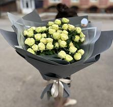 Букет Белые кустовые розы Солинеро в Макарове