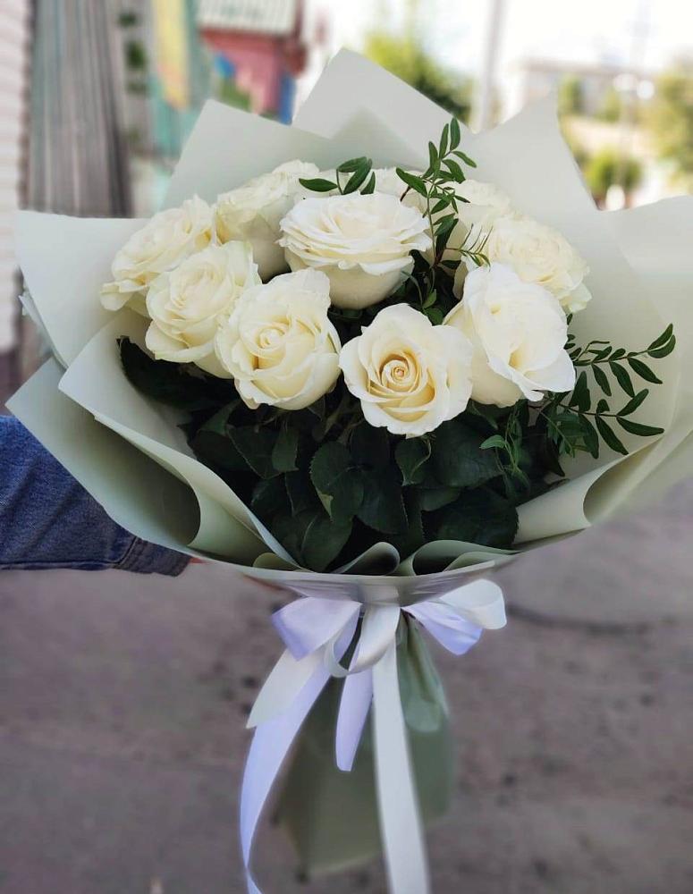 Букет Белые розы Проуд в Макарове
