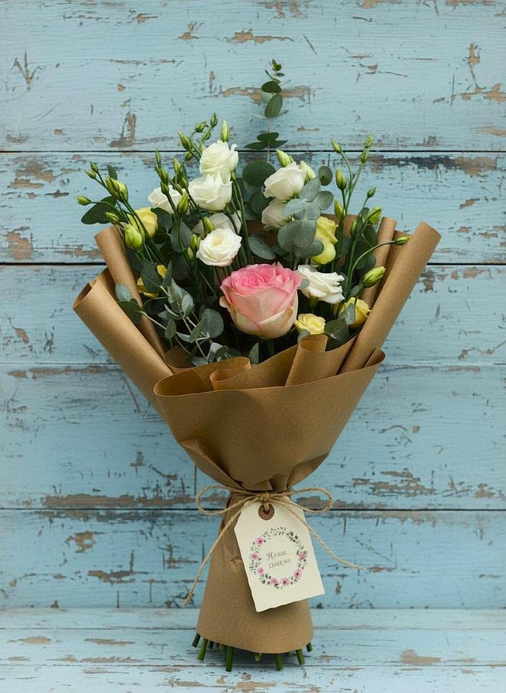 Букет цветов из: Розы и Лизиантусы в Макарове