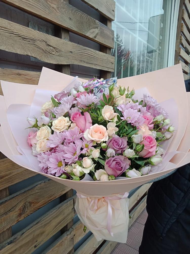 Букет цветов из: Розы и Хризантемы в Макарове