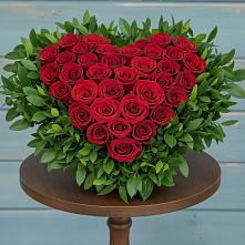 Цветочная композиция из Розы в виде сердца в Макарове