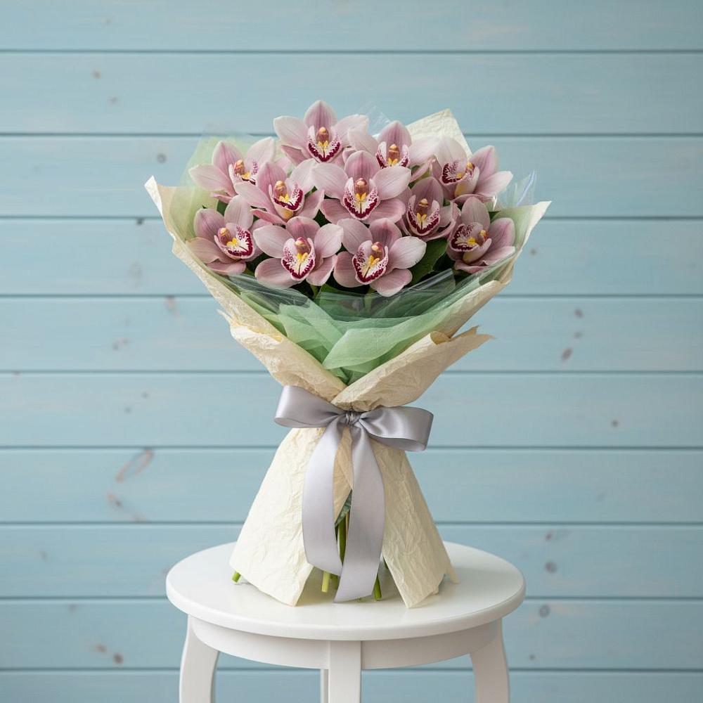 Букет цветов из: Орхидеи и Розы в Макарове