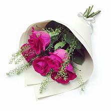 Букет цветов из:  Розы в Макарове