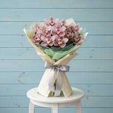 Букет цветов из:  Орхидеи и Розы в Макарове