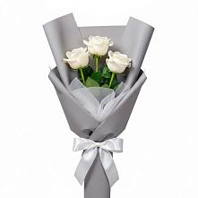 Букет 3 белые розы в Макарове