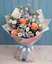 Букет цветов из:  Лизиантусы, Розы, Альстромерии и Гипсофила в Макарове