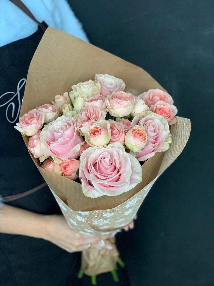 Букет цветов из: Хризантемы и Розы в Макарове