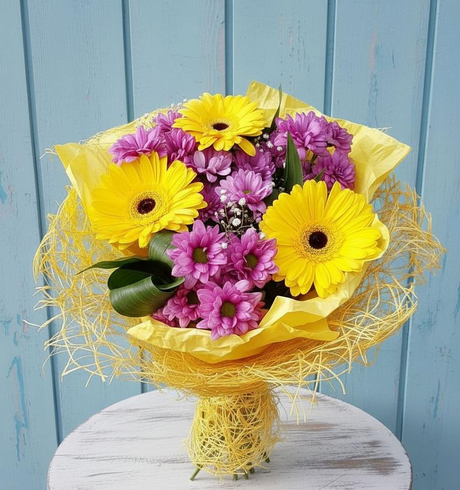 Букет цветов из: Хризантемы и Герберы в Макарове