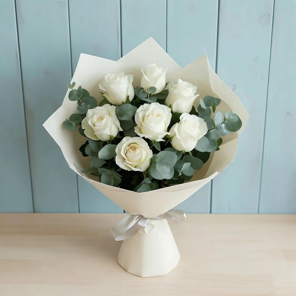 Букет Белые розы в Эвкалипте в Макарове