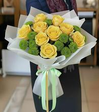 Букет цветов из:  Хризантемы и Розы в Макарове