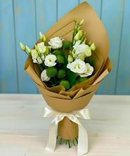 Букет цветов из:  Хризантемы и Лизиантусы в Макарове