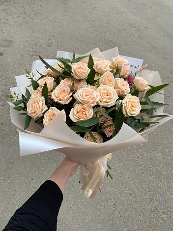 Букет Кремовые розы Латте в Макарове