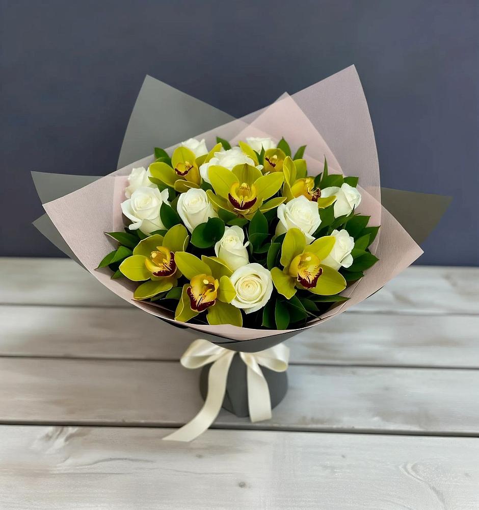 Букет цветов из: Орхидеи и Розы в Макарове