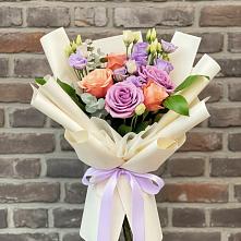 Букет цветов из:  Лизиантусы и Розы в Макарове
