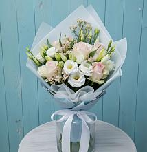 Букет цветов из:  Розы и Лизиантусы в Макарове