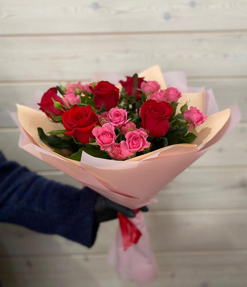 Букет цветов из: Розы в Макарове