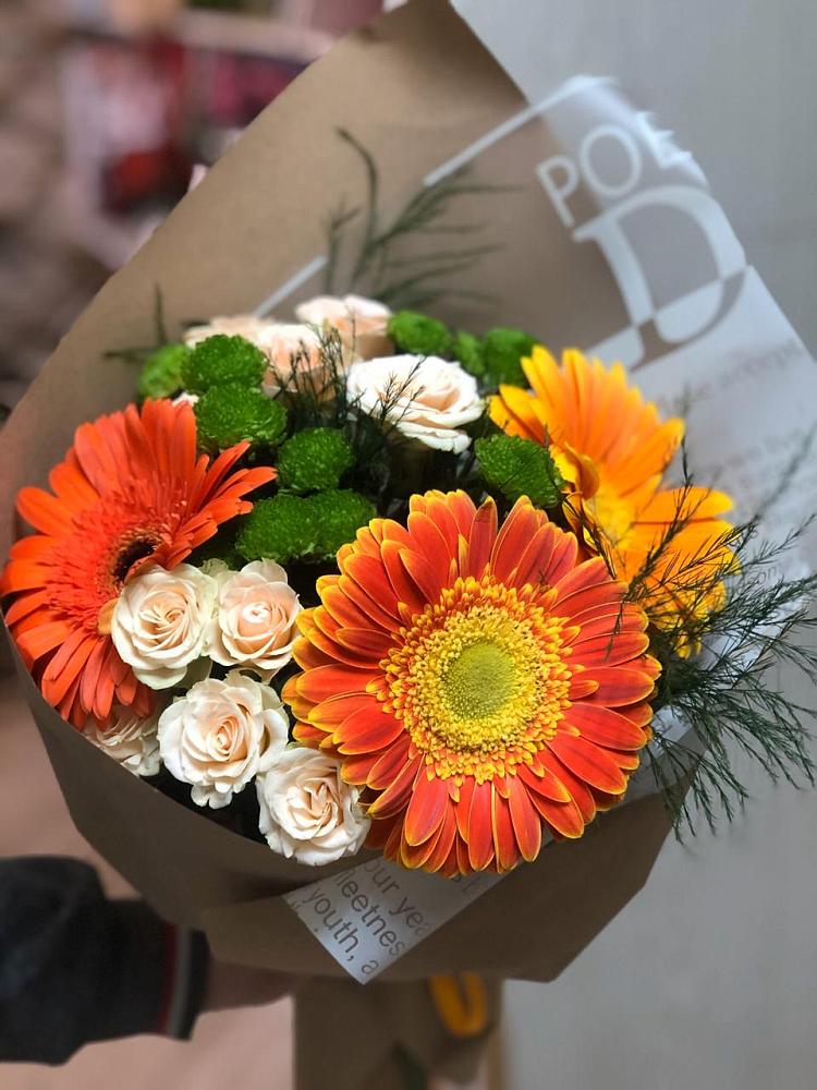 Букет цветов из: Герберы, Хризантемы и Розы в Макарове