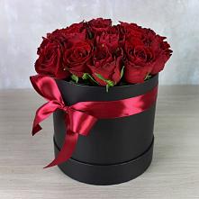 Цветочная композиция из Розы в шляпной коробке в Макарове