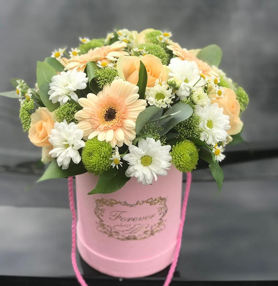 Цветочная композиция из Розы, Герберы и Хризантемы в шляпной коробке в Макарове