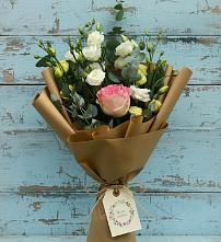 Букет цветов из:  Розы и Лизиантусы в Макарове