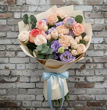 Букет цветов из:  Розы, Лизиантусы и Гвоздики в Макарове